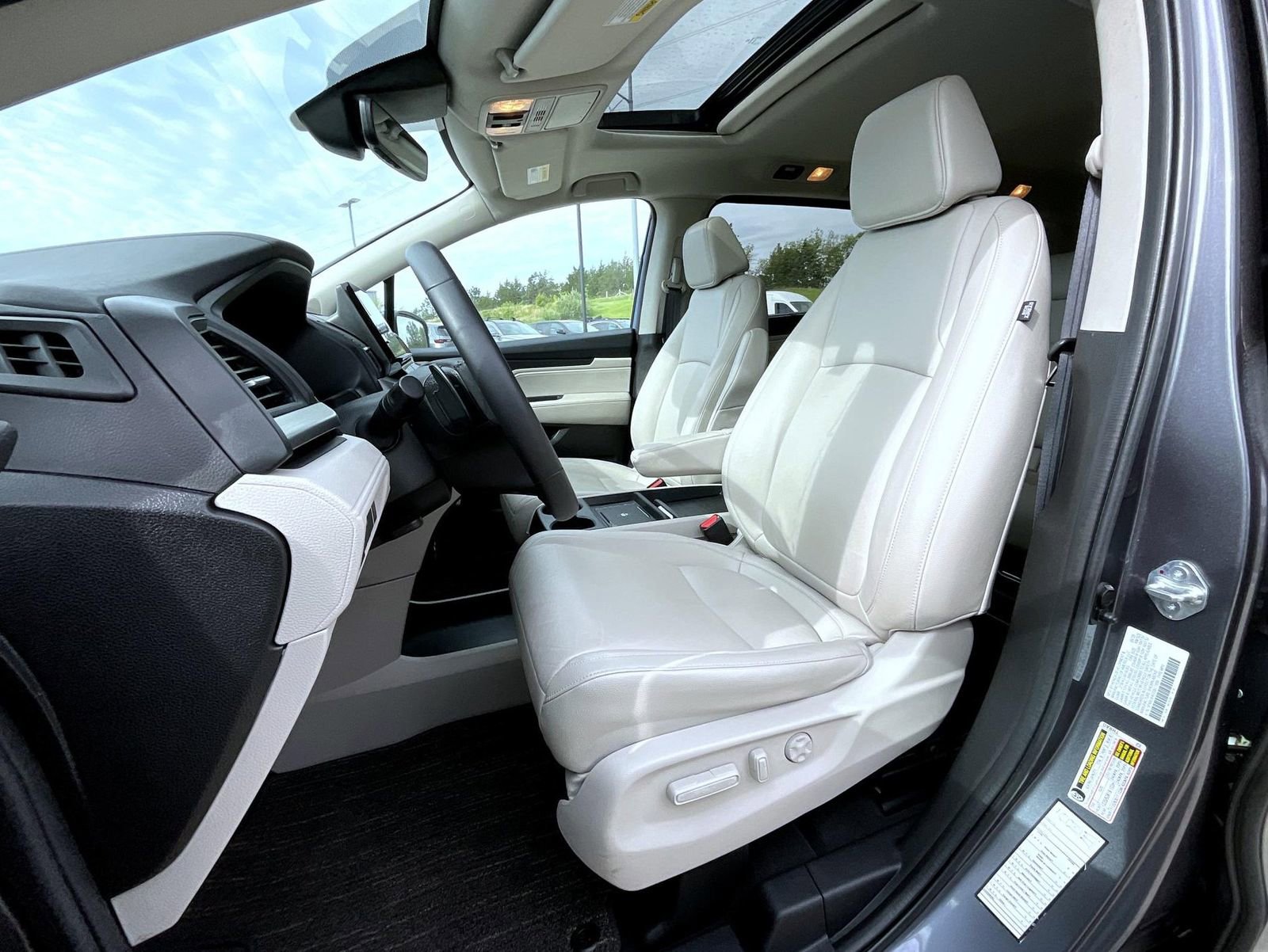 Used 2025 Honda Odyssey EX-L image 11