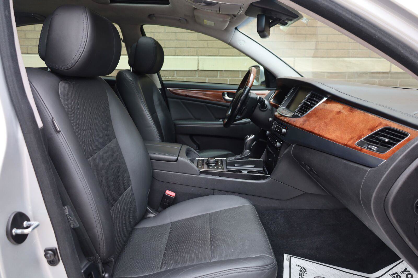 Used 2015 Hyundai Equus Signature RWD image 27