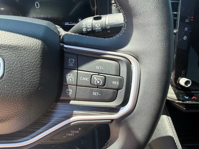 Used 2024 Jeep Wagoneer Series III w/ Premium Group I AWD/4WD image 20