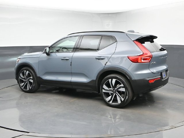 Used 2023 Volvo XC40 B5 Plus w/ Protection Package Premier AWD/4WD image 7