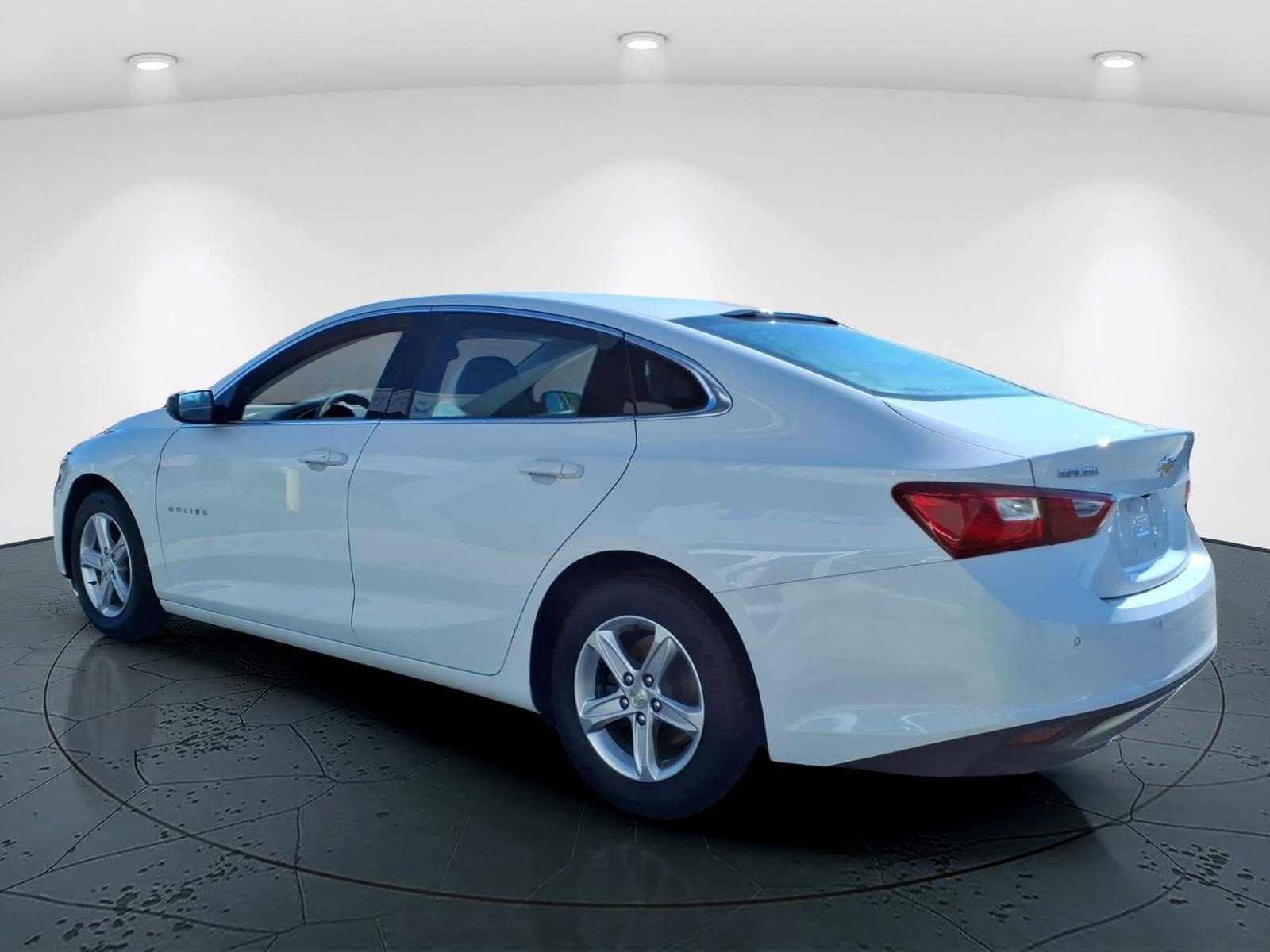 Used 2022 Chevrolet Malibu LS w/ Driver Confidence Package FWD image 4