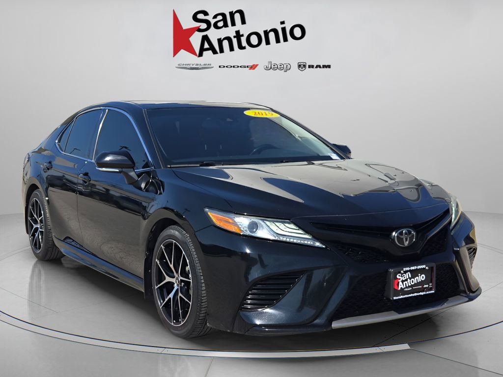 Used 2019 Toyota Camry XSE image 2