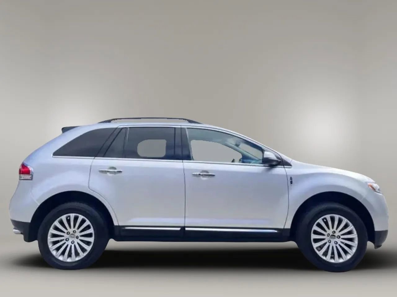 Used 2017 Lincoln MKC Reserve w/ Lincoln MKC Climate Package FWD image 7