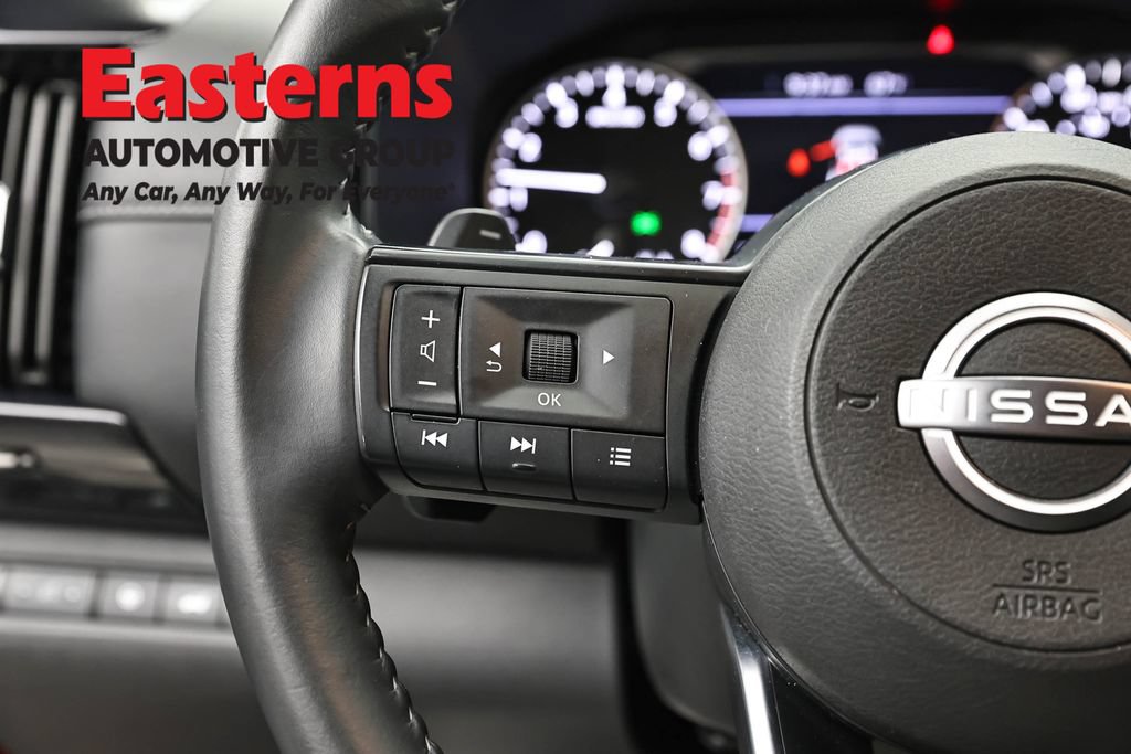 Used 2025 Nissan Pathfinder SV FWD image 15