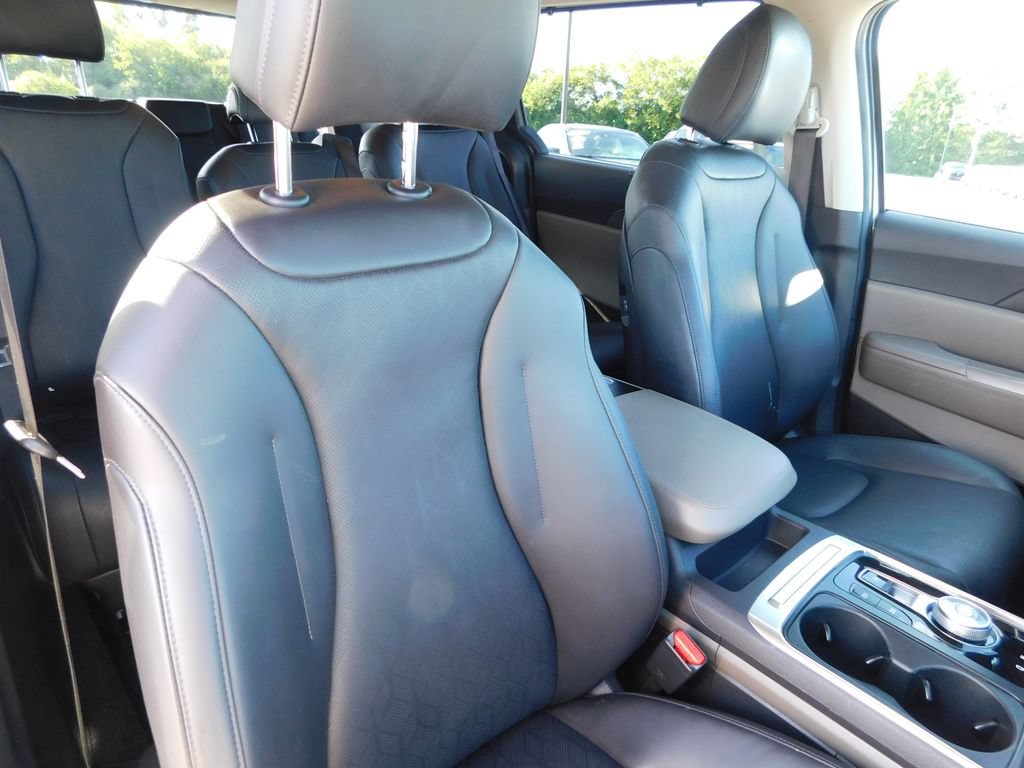 Used 2025 Kia Carnival EX FWD image 20