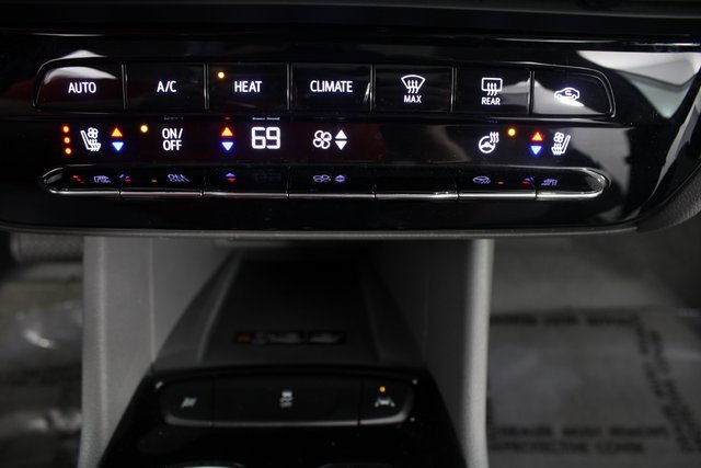 Used 2023 Chevrolet Bolt EUV Premier w/ Sun & Sound Package image 7