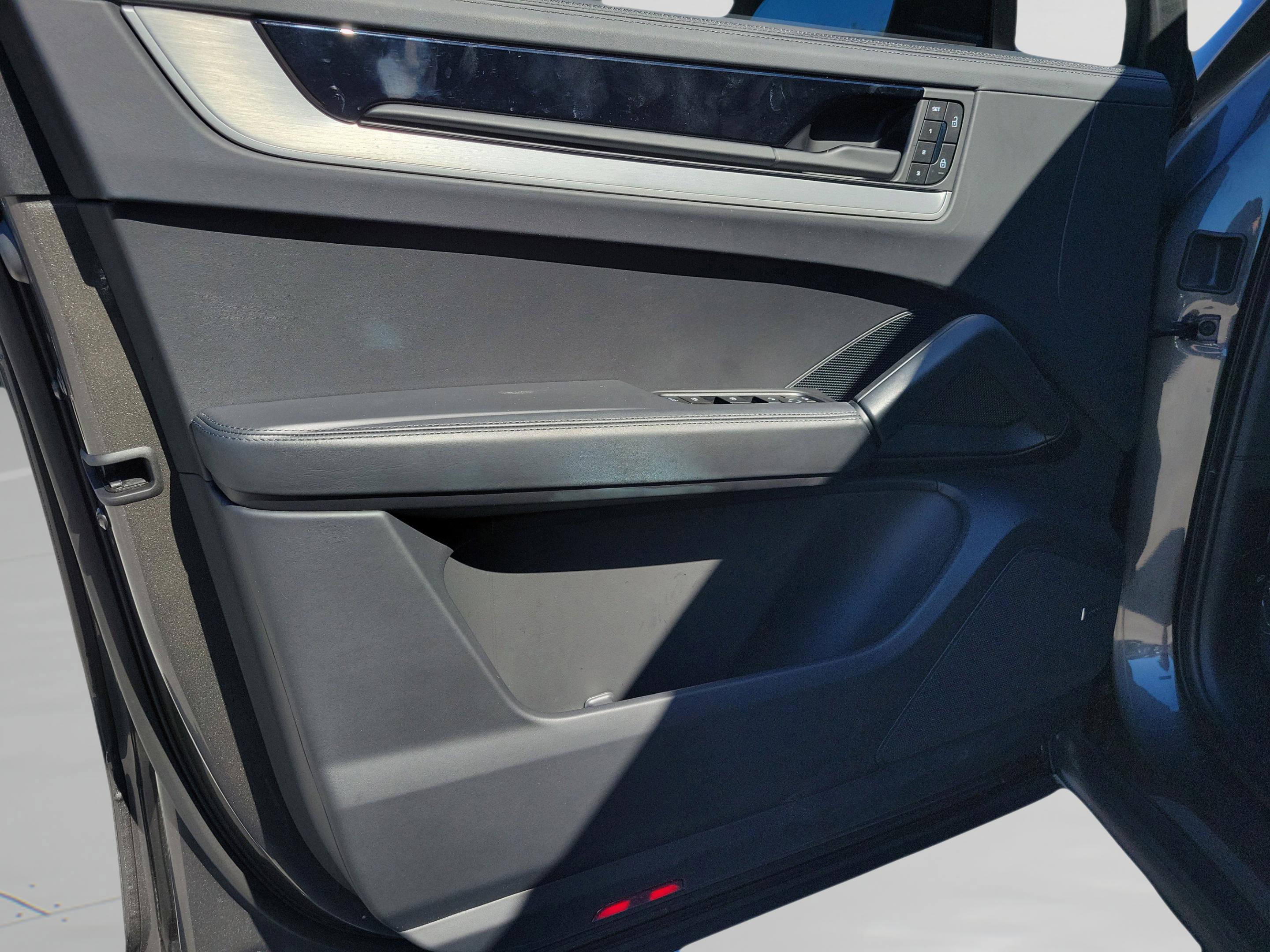 Used 2024 Porsche Cayenne S image 20