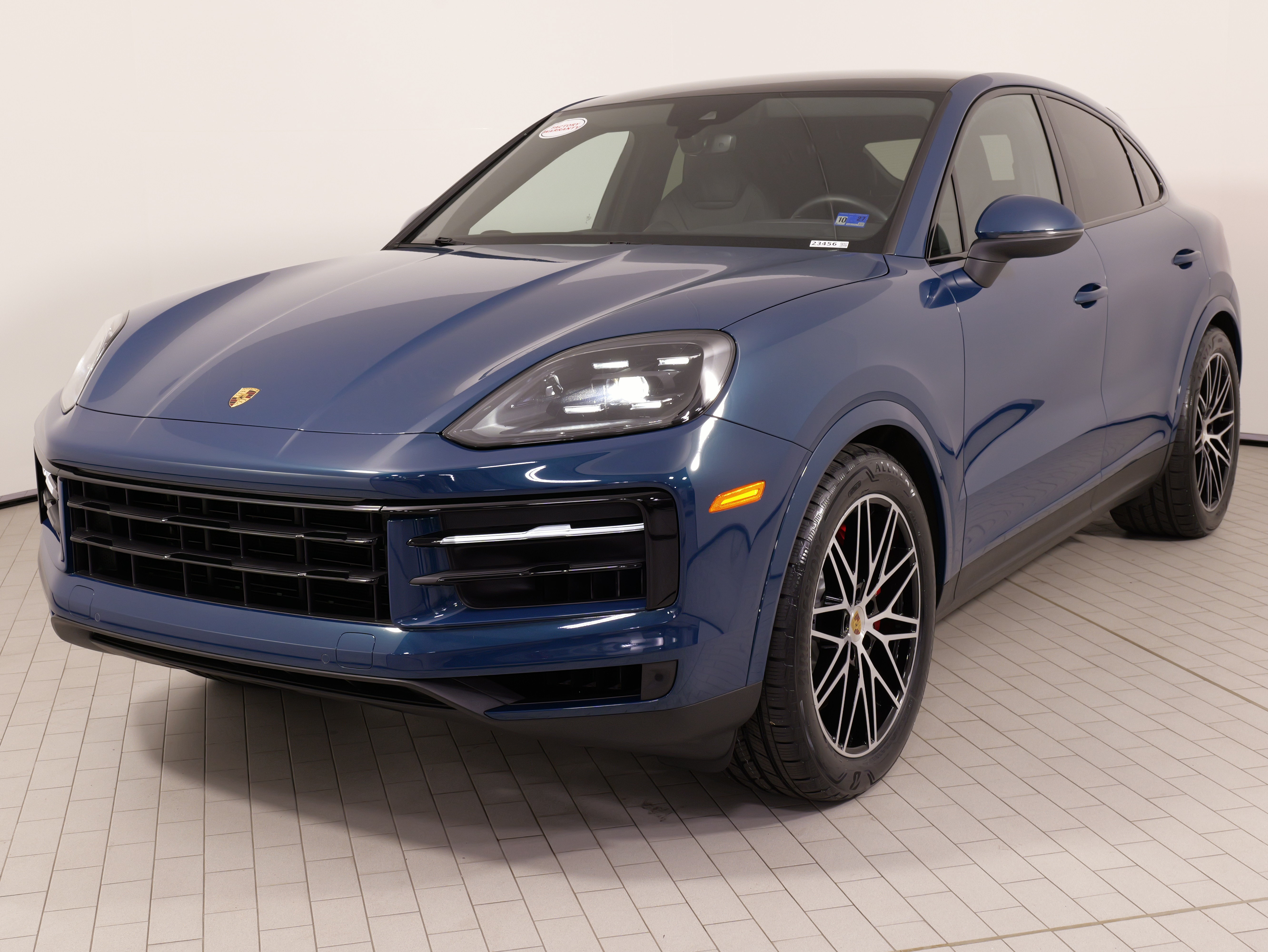 Used 2024 Porsche Cayenne S AWD/4WD image 4