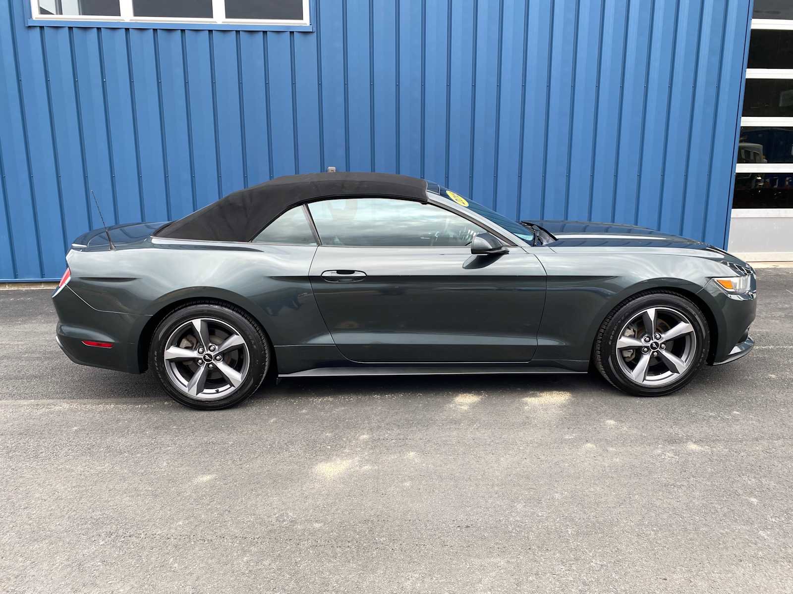 Used 2015 Ford Mustang Convertible image 40