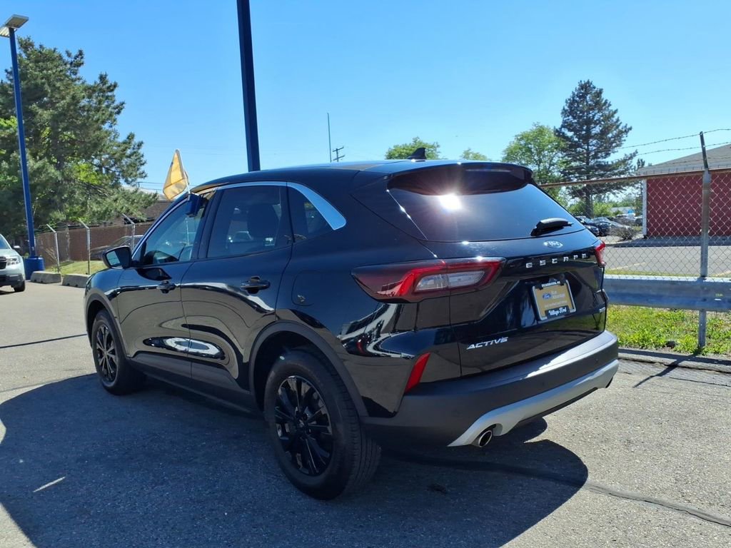 Used 2024 Ford Escape Active w/ Tech Pack #1 AWD/4WD image 9