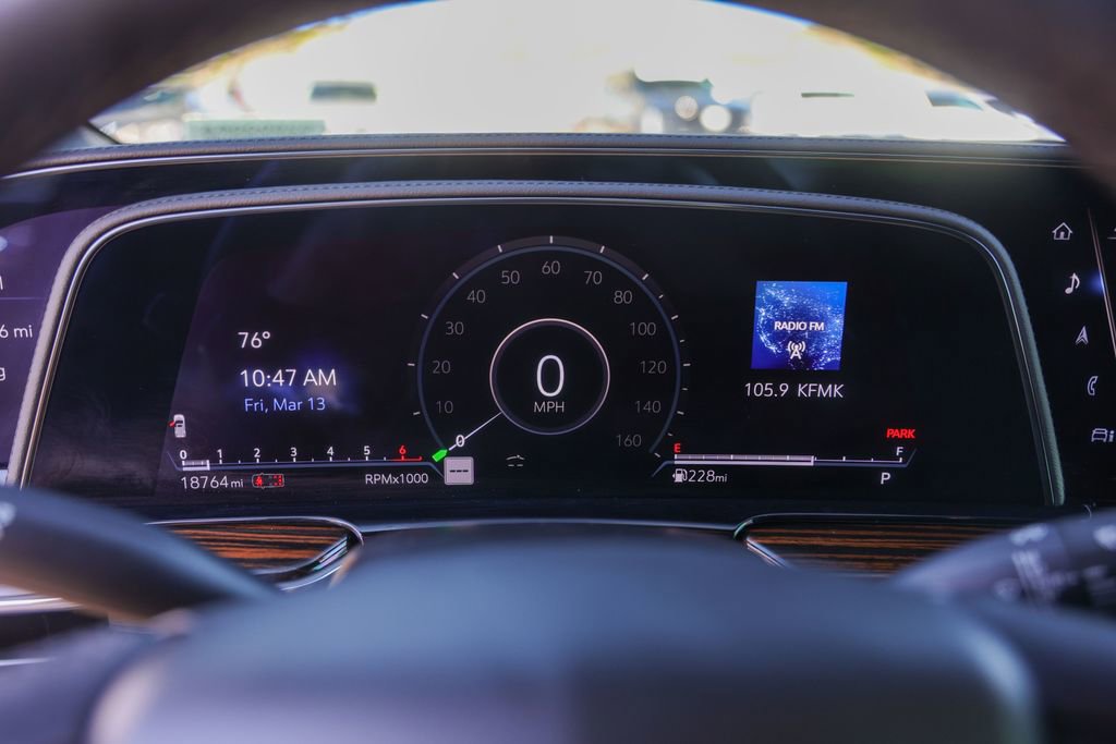 Used 2022 Cadillac Escalade Premium Luxury image 11