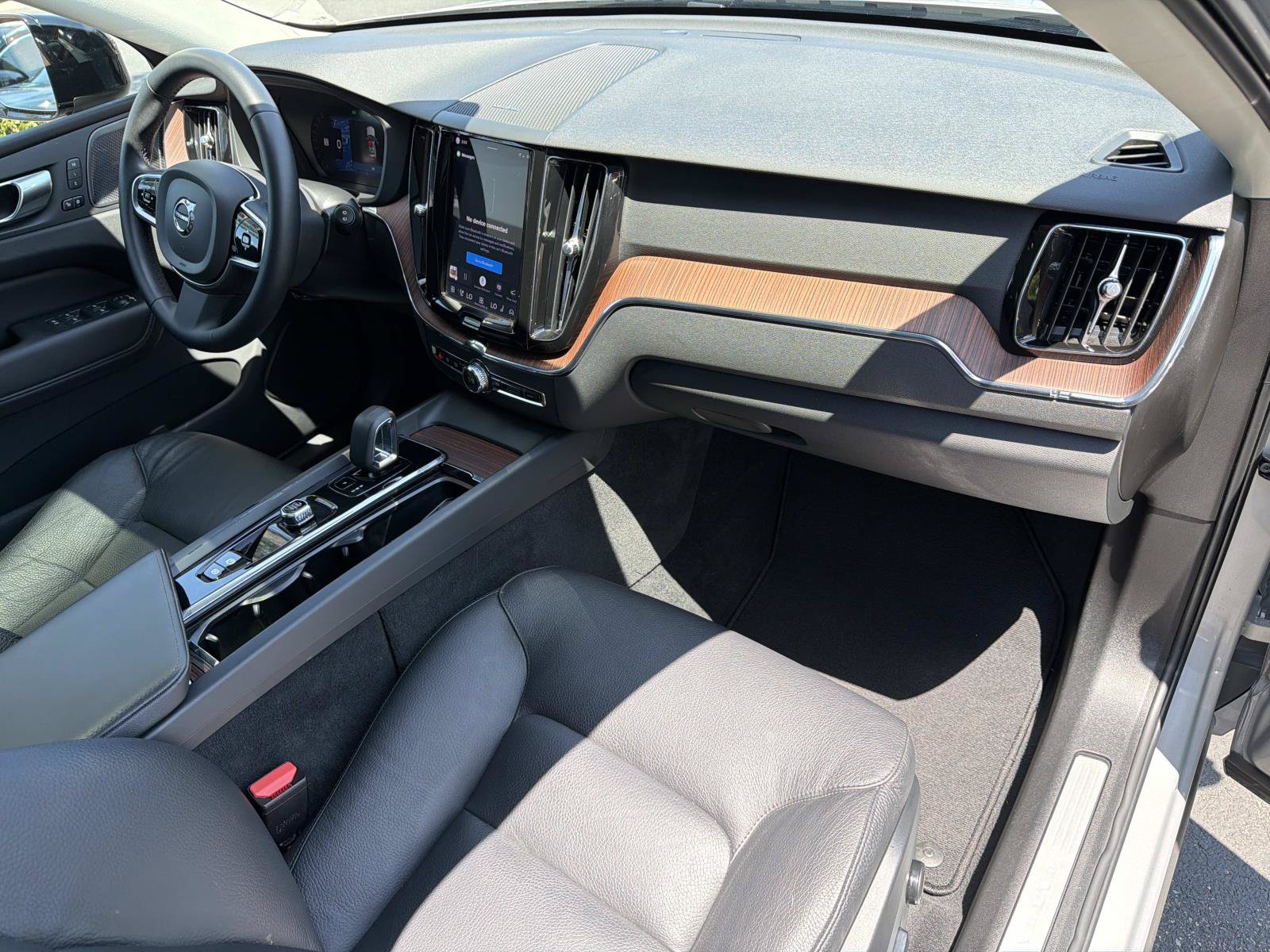 Certified 2024 Volvo XC60 B5 Plus w/ Protection Package Premier AWD/4WD image 26