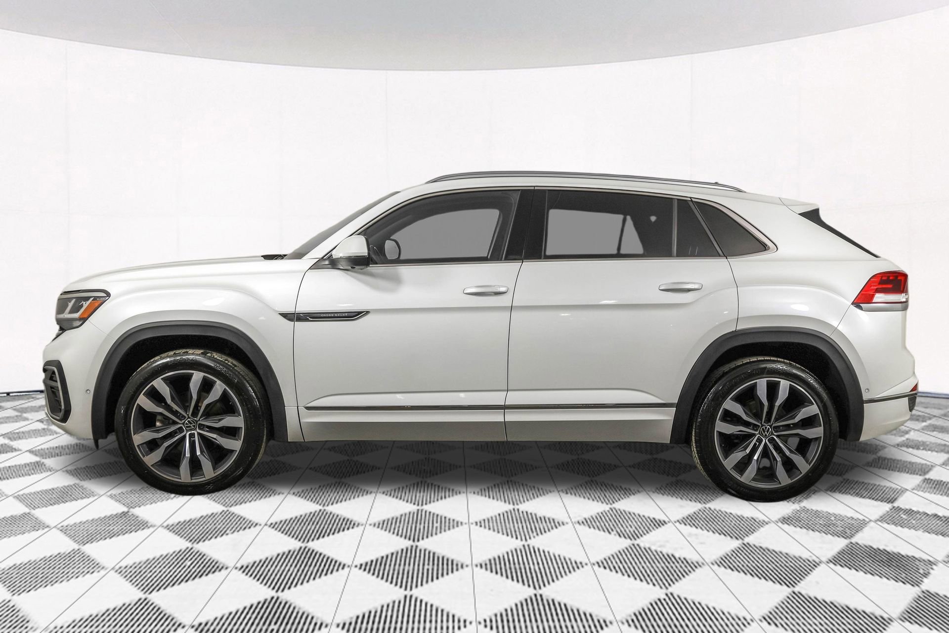 Used 2022 Volkswagen Atlas Cross Sport SEL Premium R-Line image 22