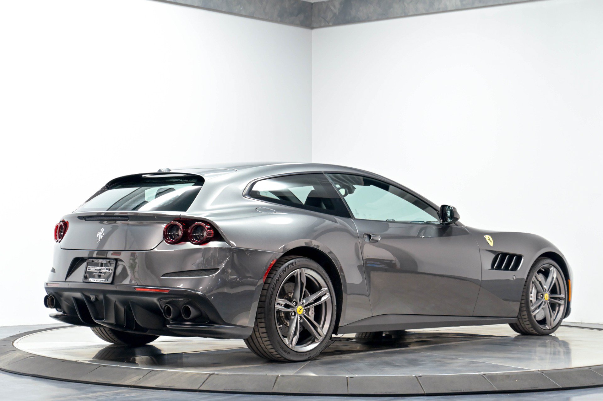 Used 2017 Ferrari GTC4Lusso AWD/4WD image 18