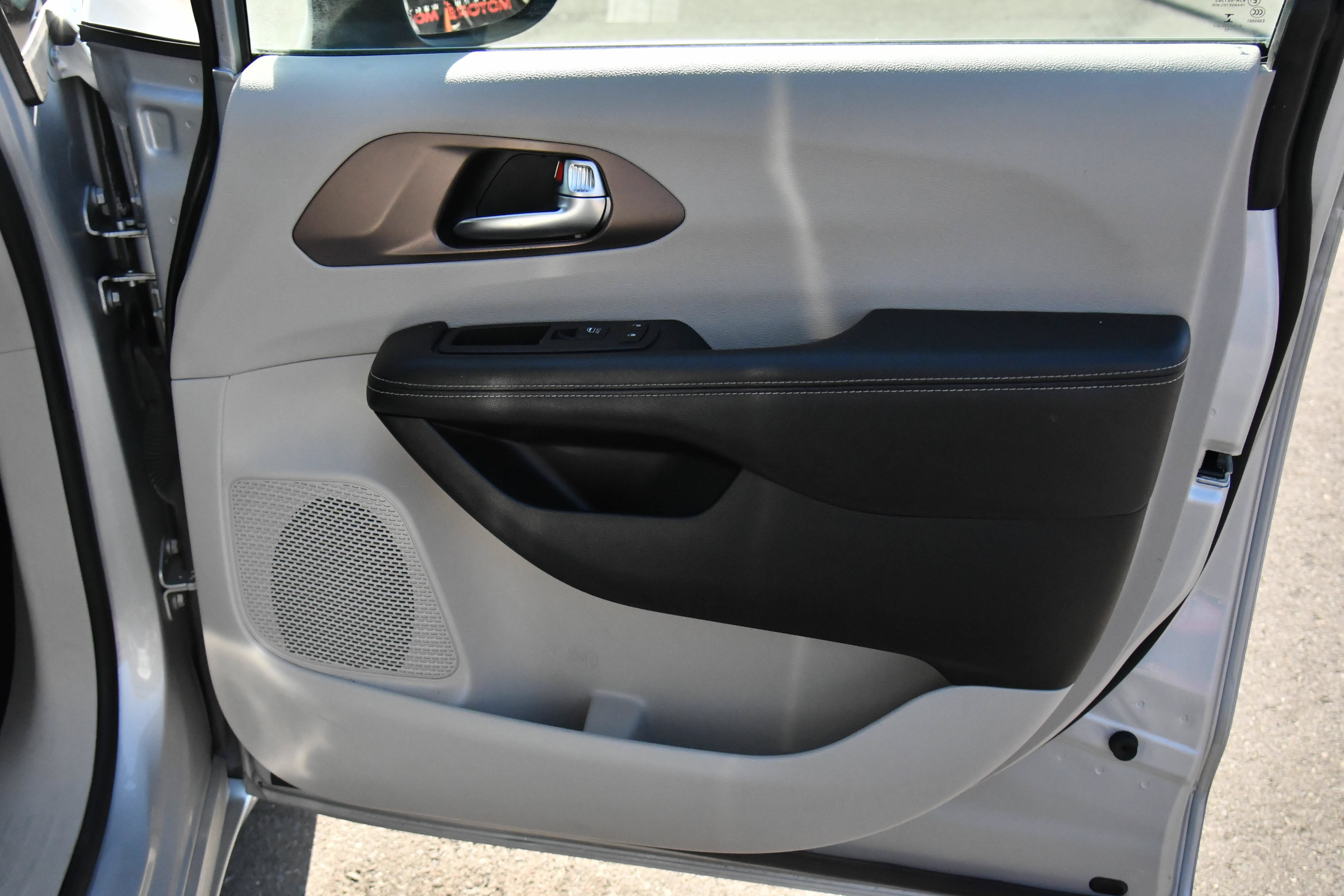 Used 2023 Chrysler Voyager LX FWD image 45