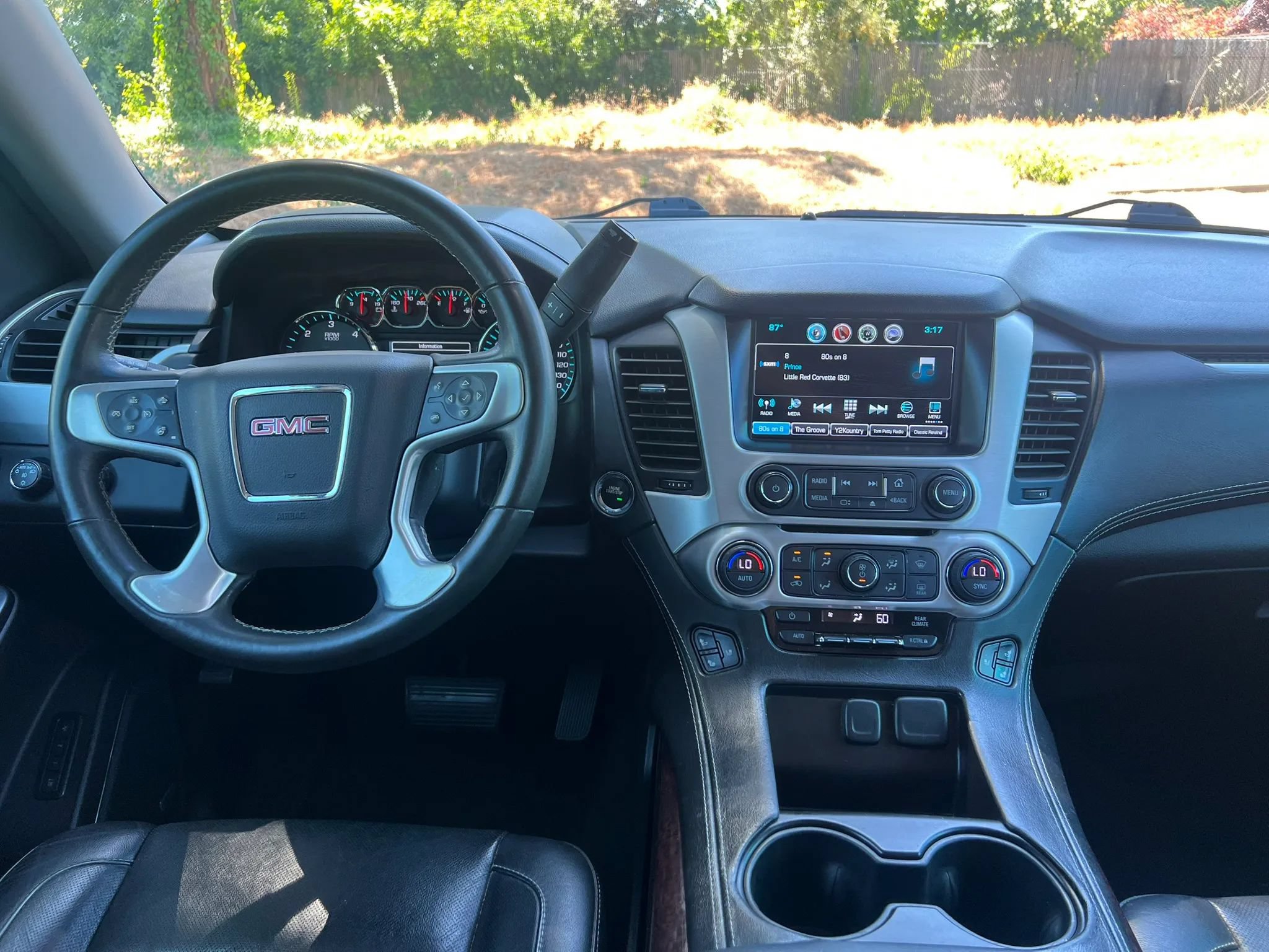 Used 2017 GMC Yukon SLT AWD/4WD image 17