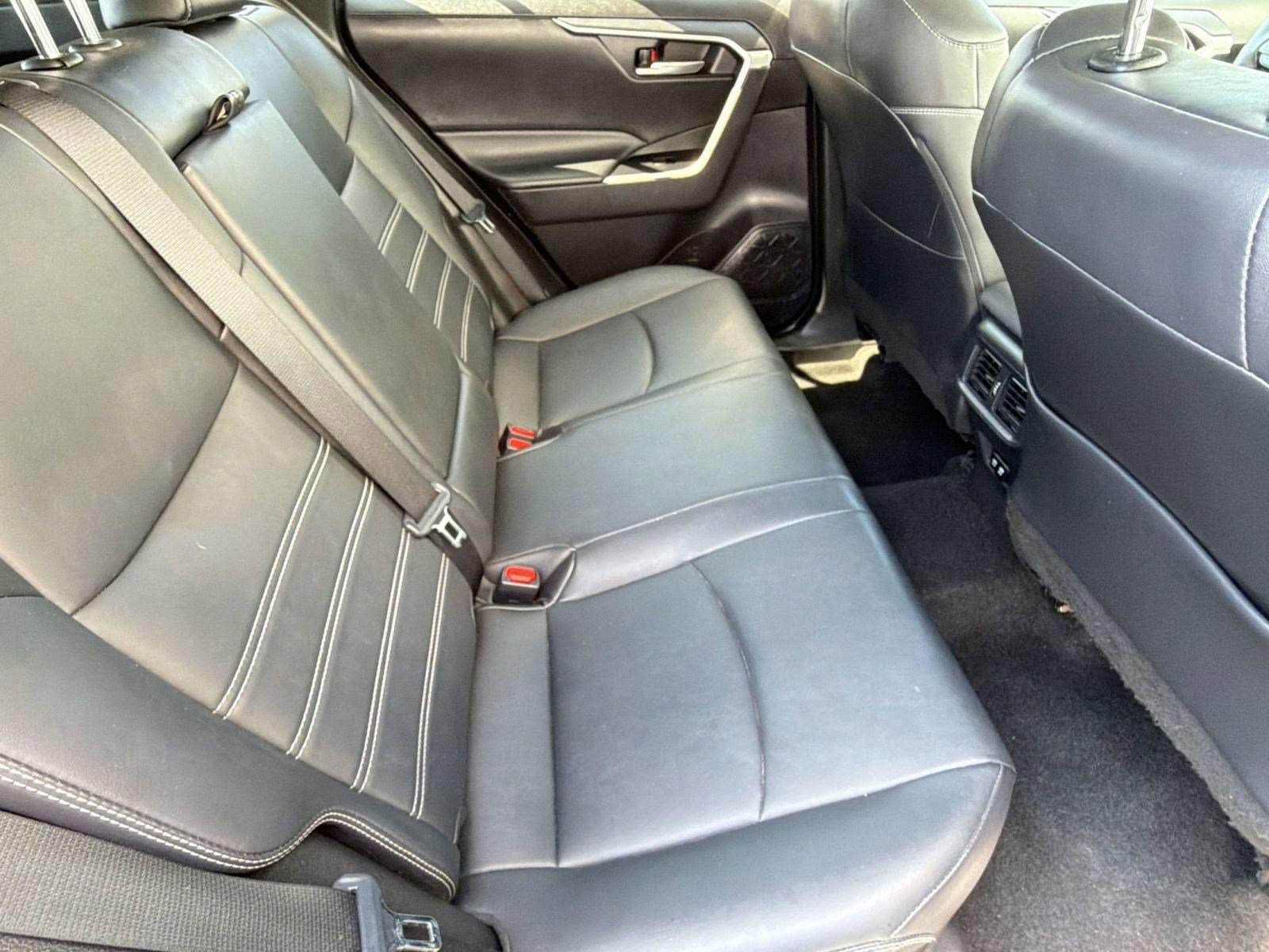 Used 2021 Toyota RAV4 XLE Premium image 32