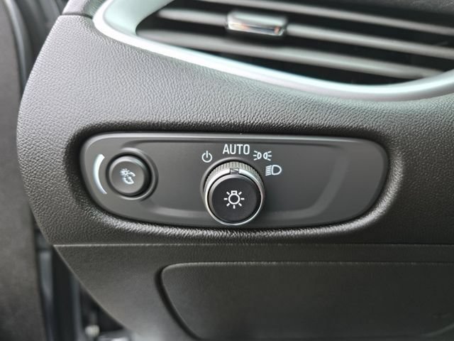 Used 2023 Chevrolet Malibu LT FWD image 23