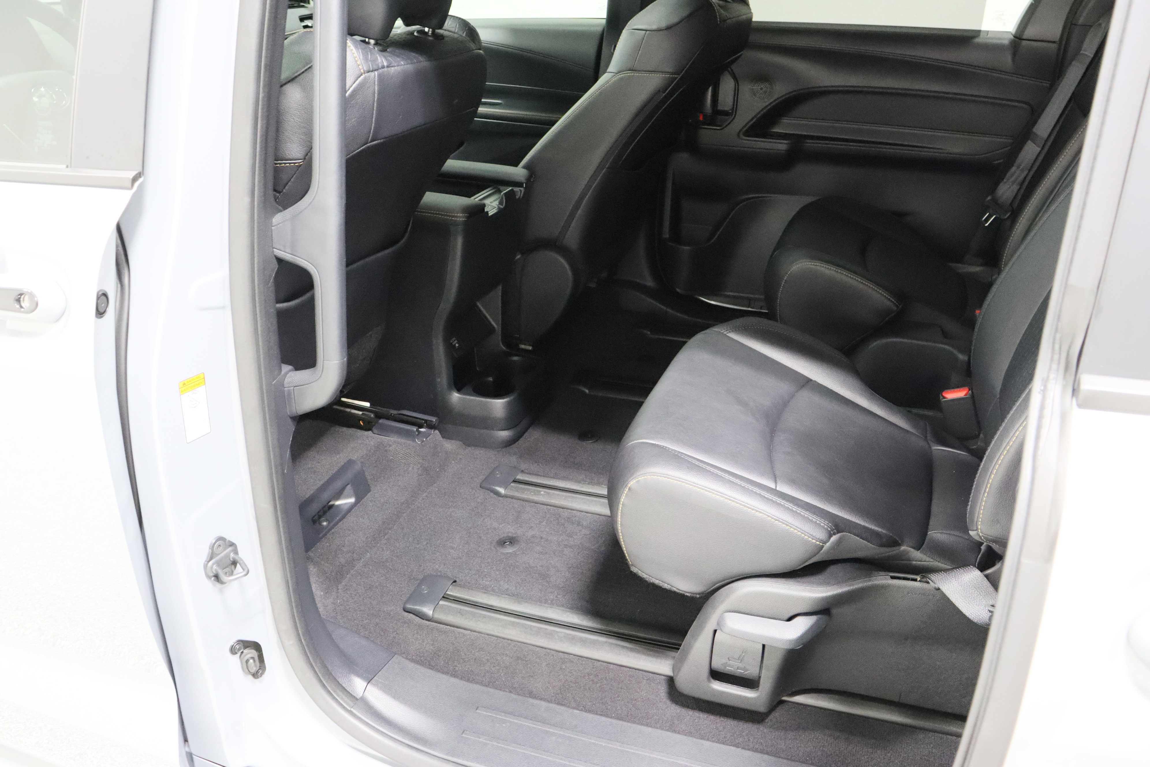 Used 2025 Toyota Sienna XLE Woodland Edition image 29