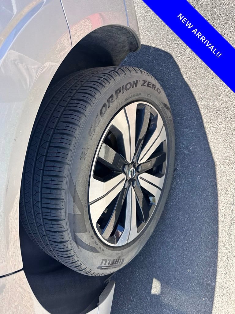 Used 2024 Volvo XC60 T8 Plus AWD/4WD image 4