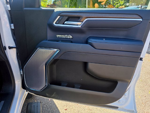 Used 2023 Chevrolet Silverado 1500 High Country w/ High Country Premium Package AWD/4WD image 10