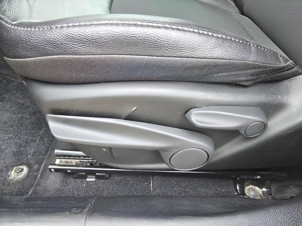 Used 2025 Jeep Compass Trailhawk image 13