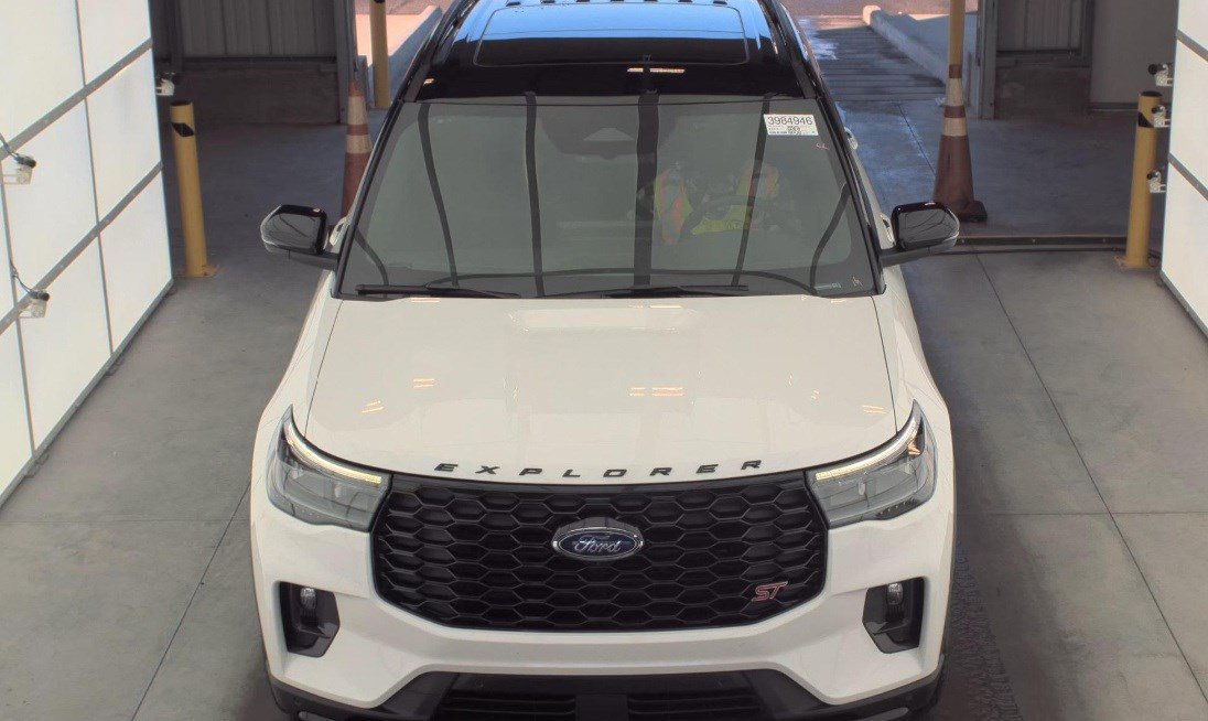 Used 2025 Ford Explorer ST image 2