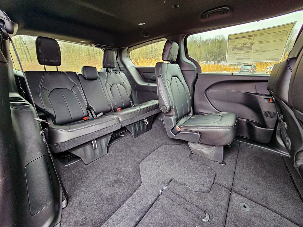 New 2026 Chrysler Pacifica Select image 40