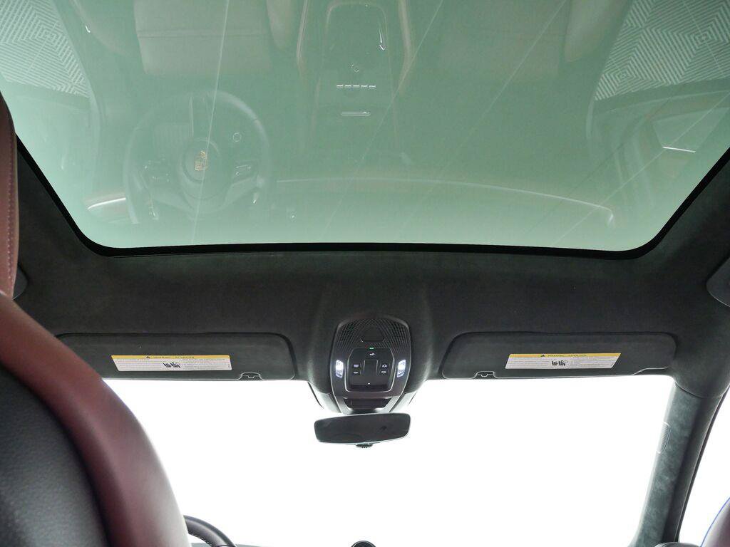 Certified 2024 Porsche Cayenne Turbo AWD/4WD image 21