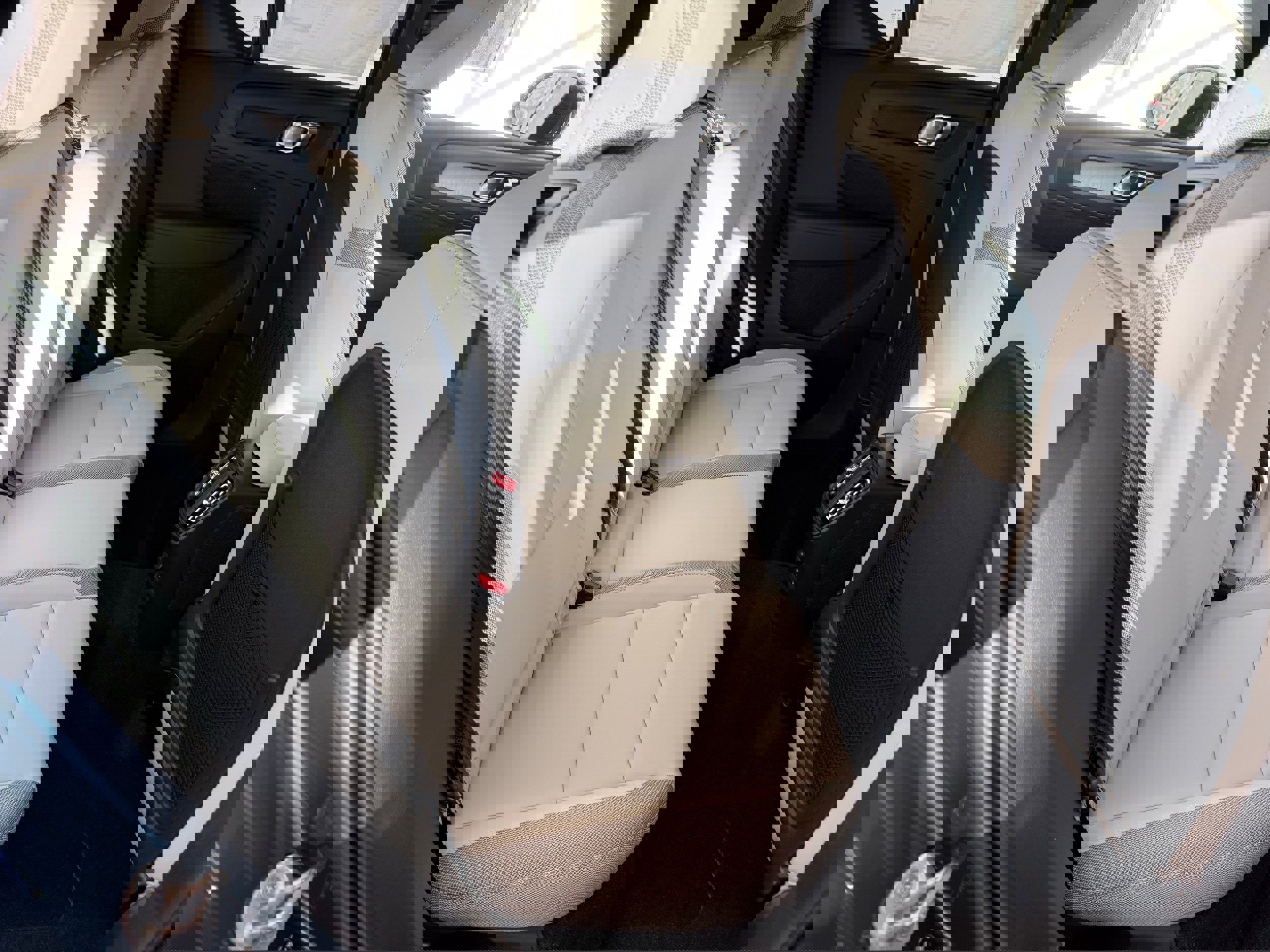 New 2026 Volvo EX40 Plus w/ Climate Package image 21