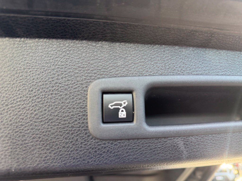 Certified 2023 Toyota Sienna XLE Woodland Edition AWD/4WD image 17