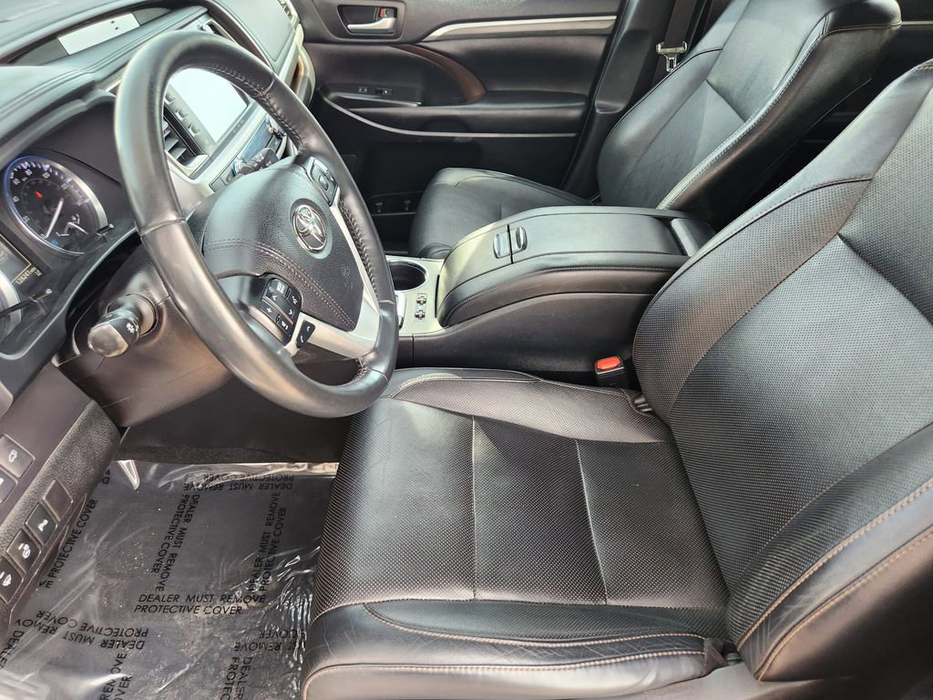 Used 2019 Toyota Highlander Limited Platinum image 3