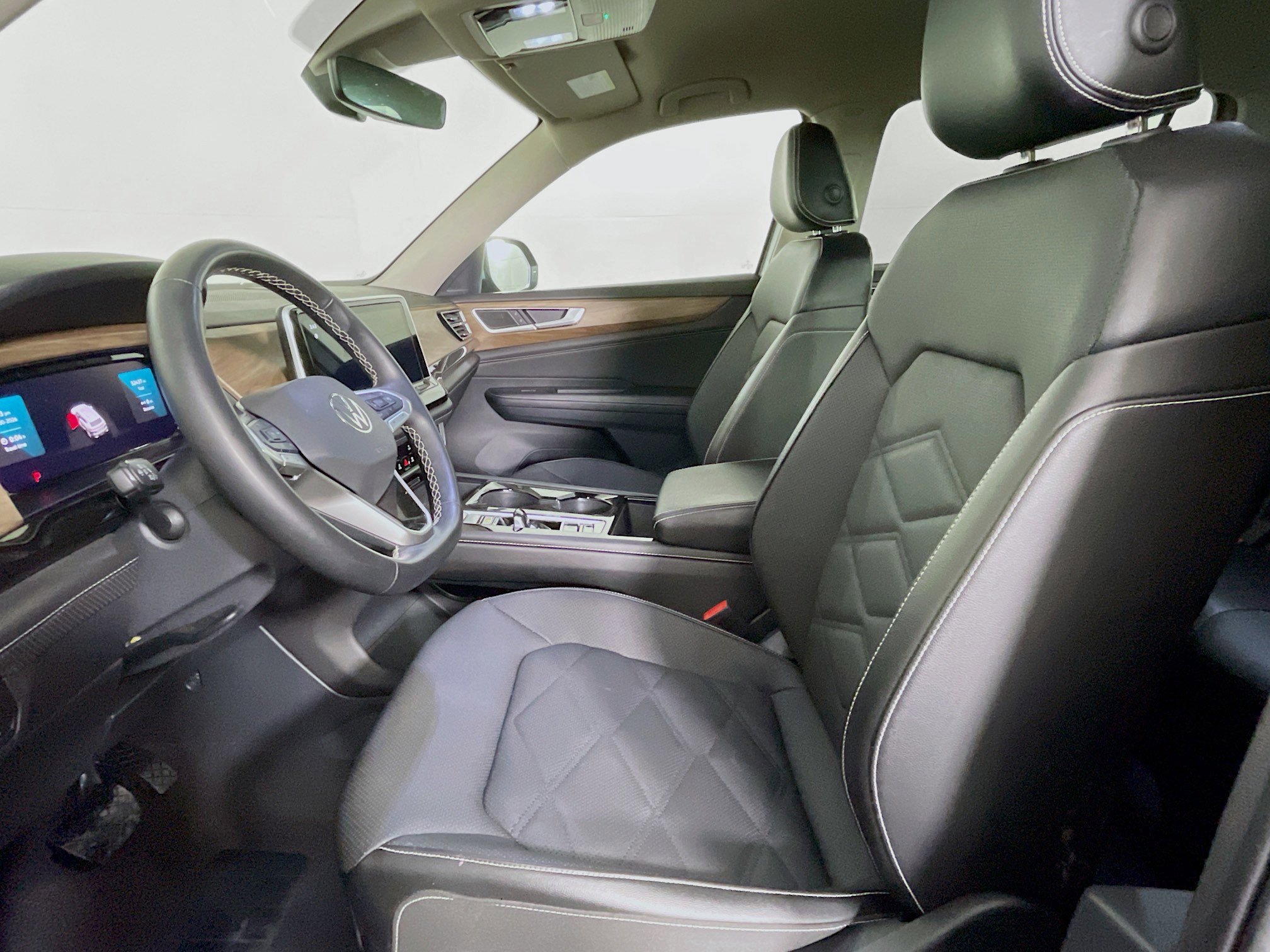 Used 2025 Volkswagen Atlas SE image 25