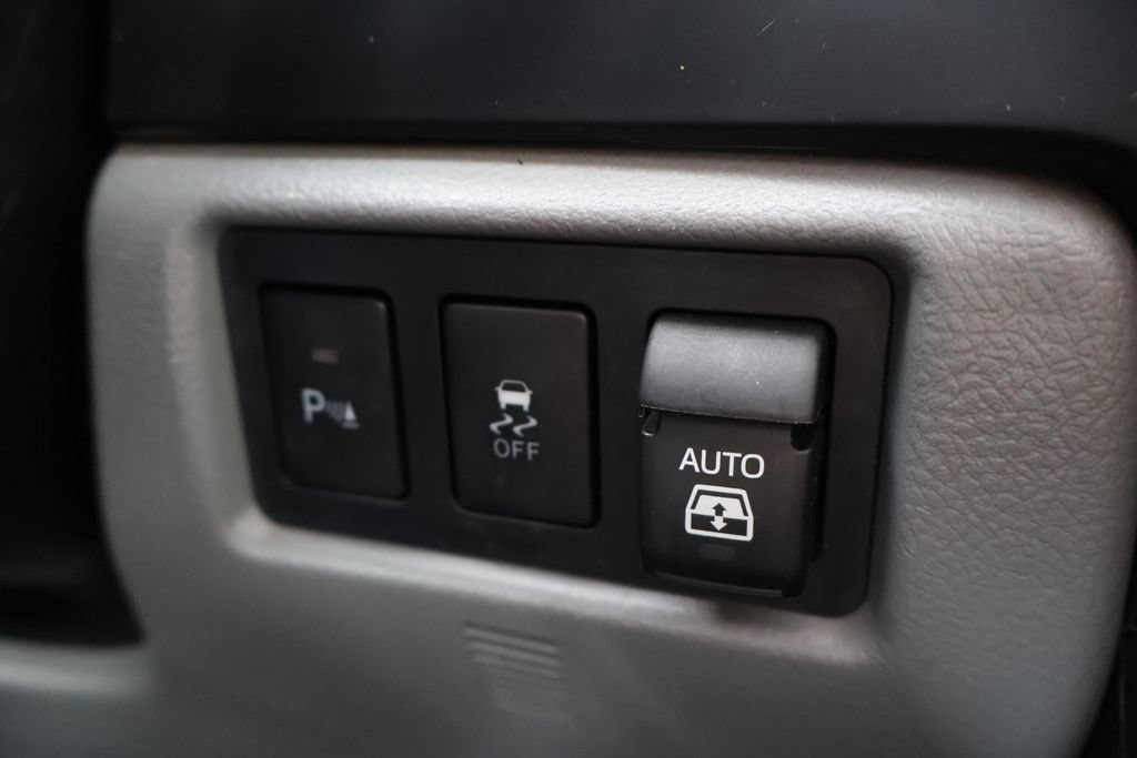 Used 2019 Toyota Sequoia SR5 AWD/4WD image 34