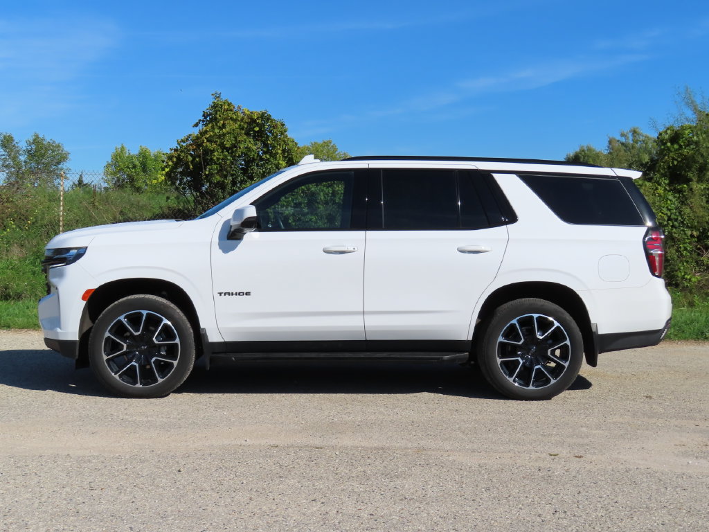 Used 2023 Chevrolet Tahoe RST w/ Luxury Package AWD/4WD image 7