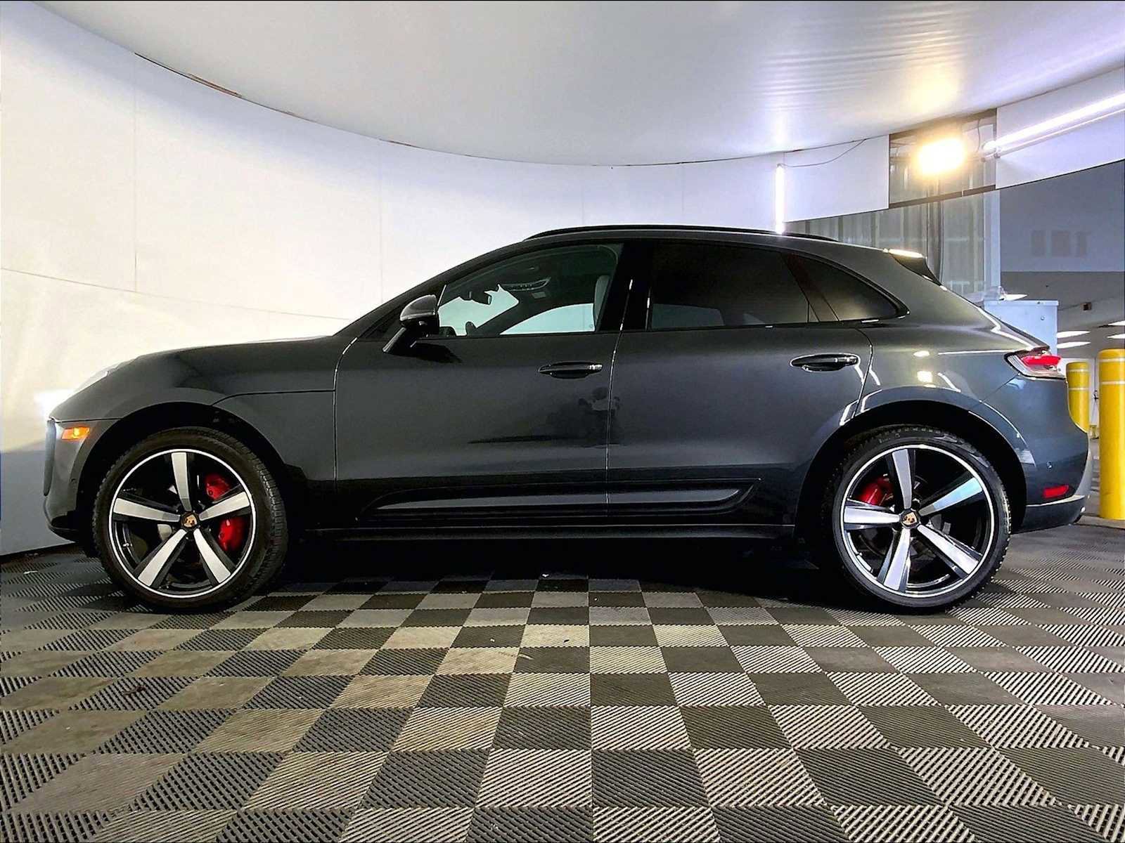 Certified 2023 Porsche Macan S AWD/4WD image 2