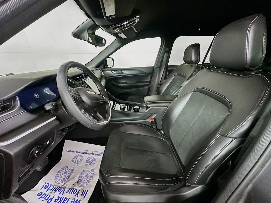 Certified 2024 Jeep Grand Cherokee Altitude image 32