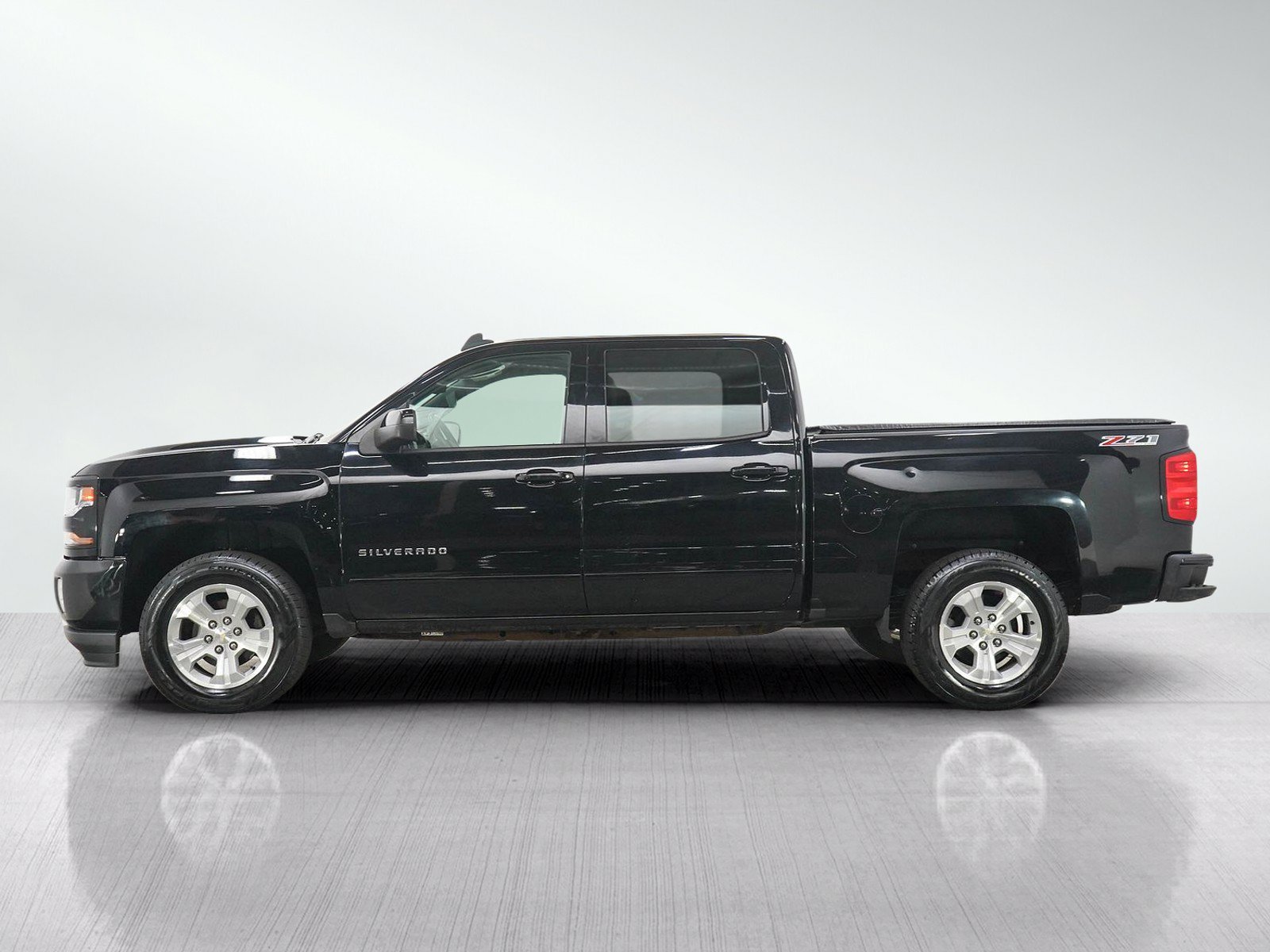 Used 2017 Chevrolet Silverado 1500 LT w/ All Star Edition AWD/4WD image 2