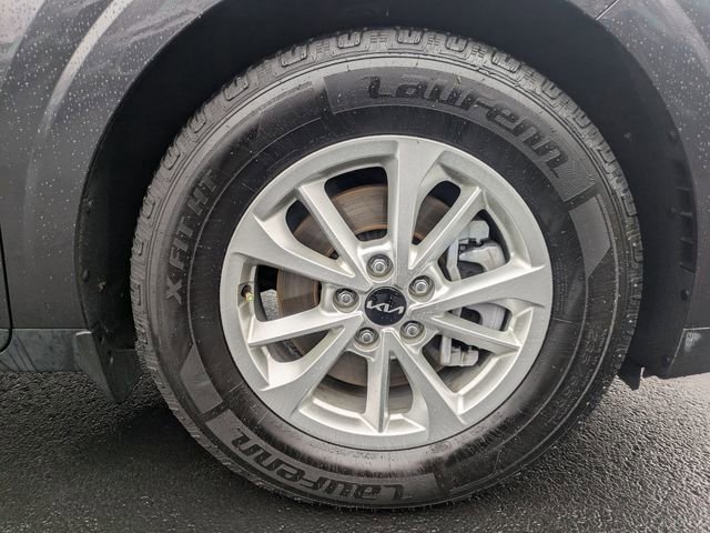 Used 2023 Kia Carnival LX image 11