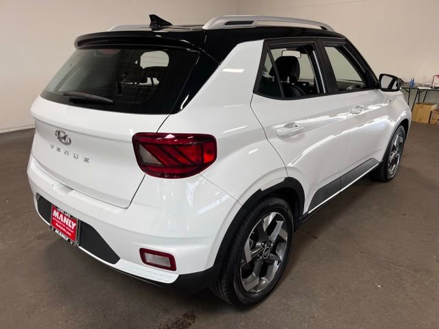 Used 2022 Hyundai Venue Limited FWD image 3