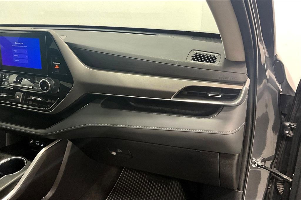 Used 2023 Toyota Highlander L image 19