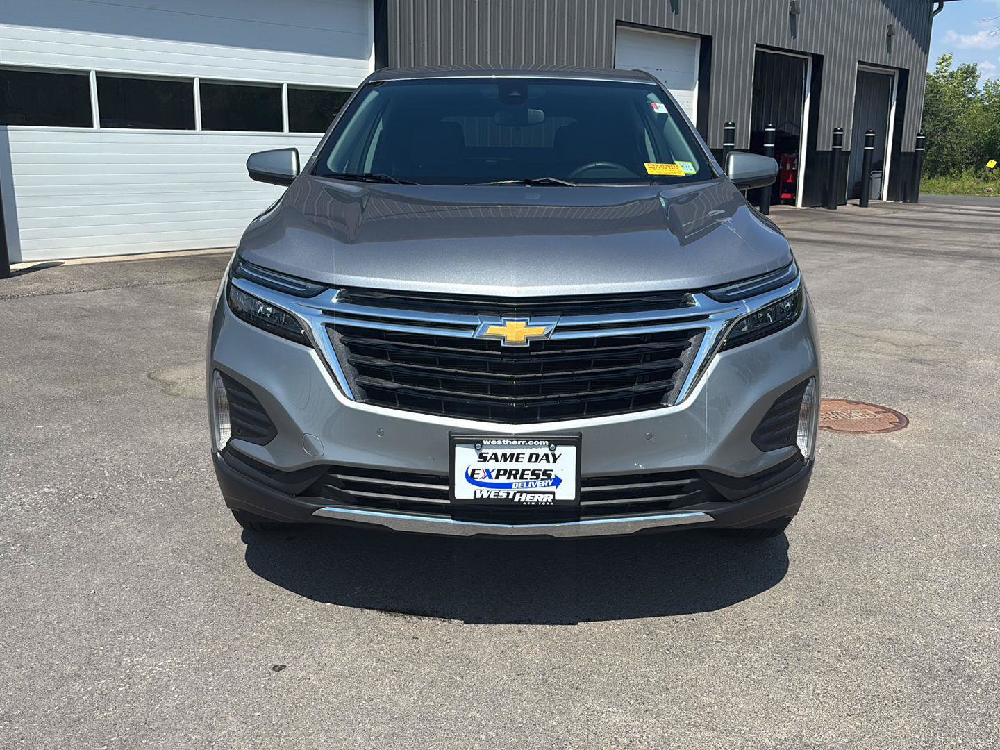 Used 2024 Chevrolet Equinox LT AWD/4WD image 2