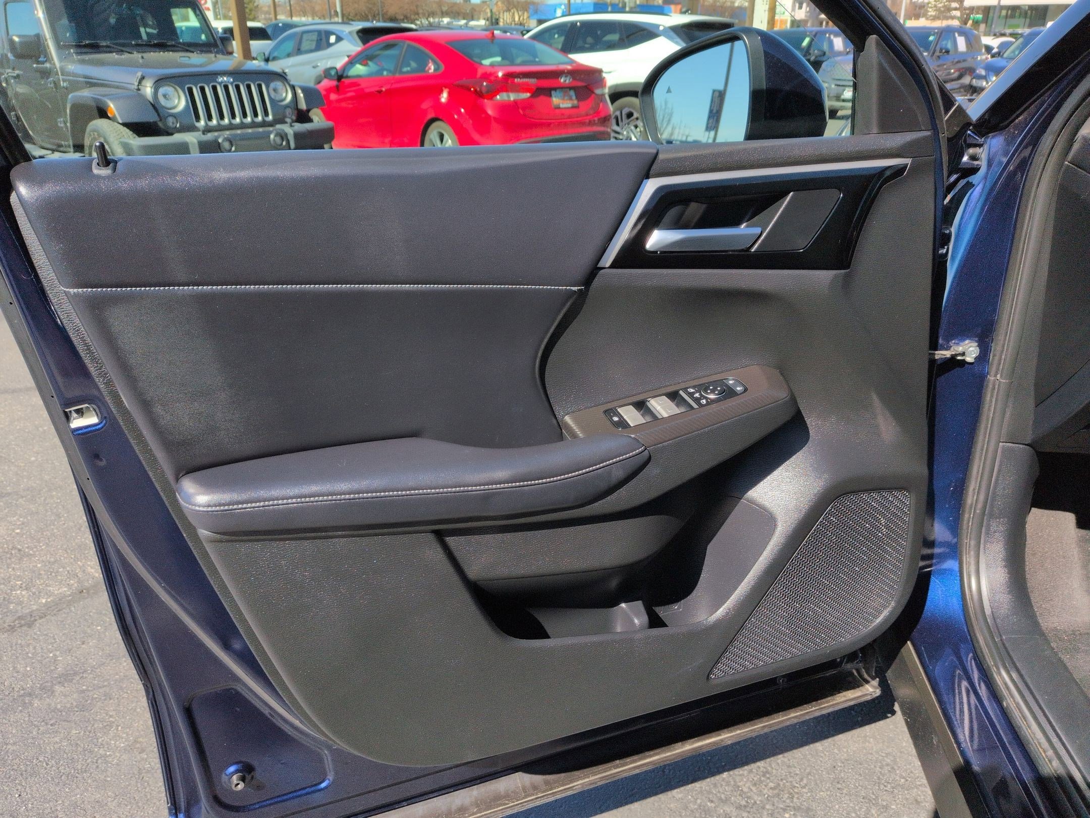 Used 2023 Mitsubishi Outlander SE image 14