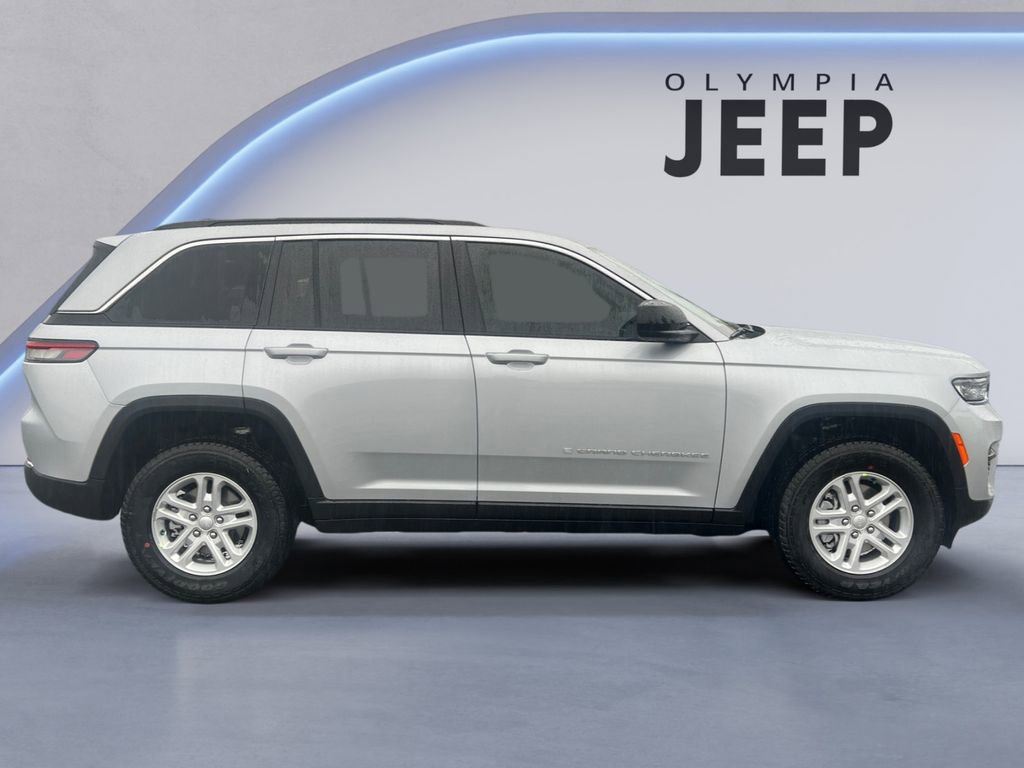 New 2025 Jeep Grand Cherokee Laredo w/ Trailer Tow Package image 8