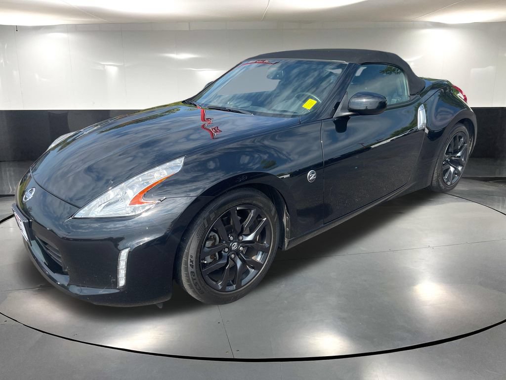 Used 2017 Nissan 370Z Touring RWD image 8