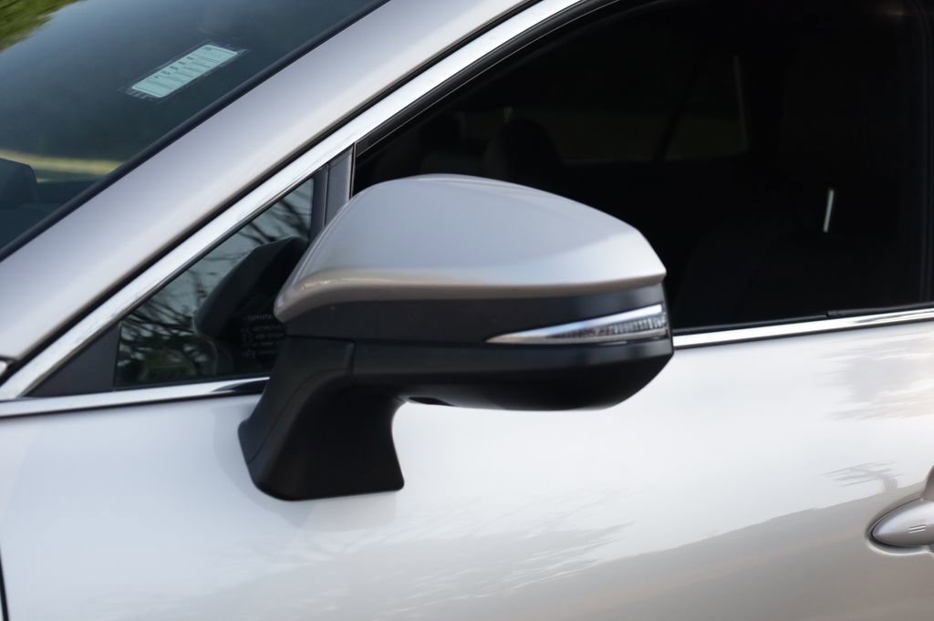 Used 2022 Toyota Venza XLE AWD/4WD image 18