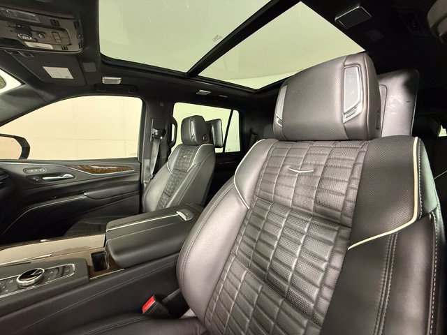 Used 2024 Cadillac Escalade Sport Platinum w/ LPO, ONYX Package AWD/4WD image 13
