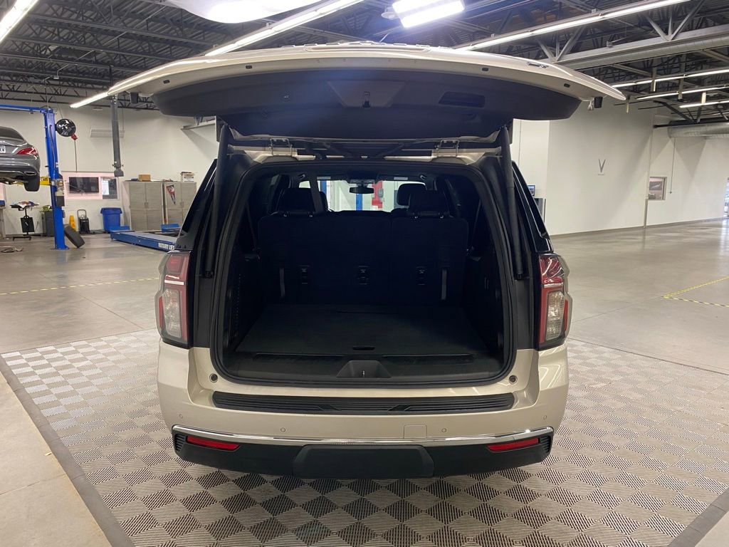 Used 2021 Chevrolet Suburban LT RWD image 8