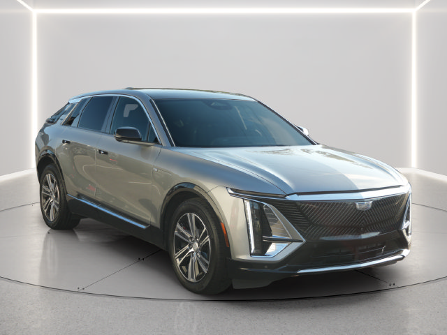 Used 2024 Cadillac Lyriq Luxury w/ LPO, Floor Liner Package AWD/4WD image 7