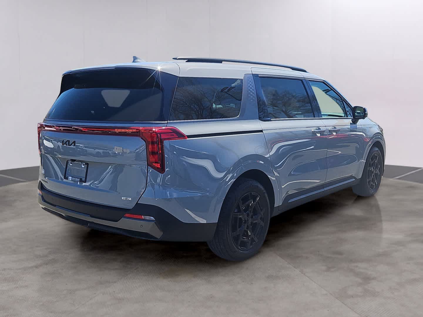 Used 2026 Kia Carnival SX w/ SX Dark Edition Package FWD image 4